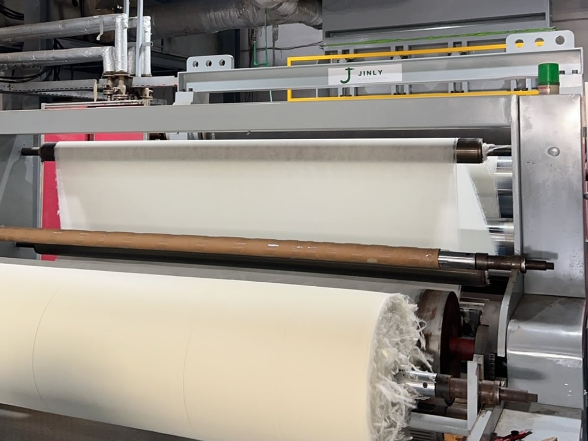 Lini produksi Jinly menggulung kain spunbond PP yang dapat didaur ulang